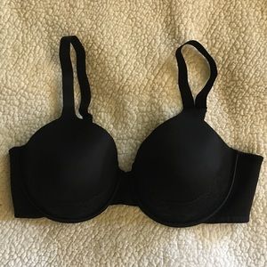 Women’s Vanity Fair black bra. Size 38D